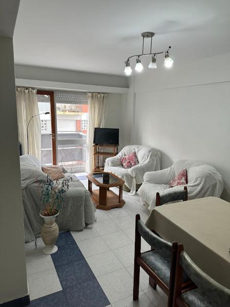 Amplio Departamento Con Balcon En Zona Estrategica